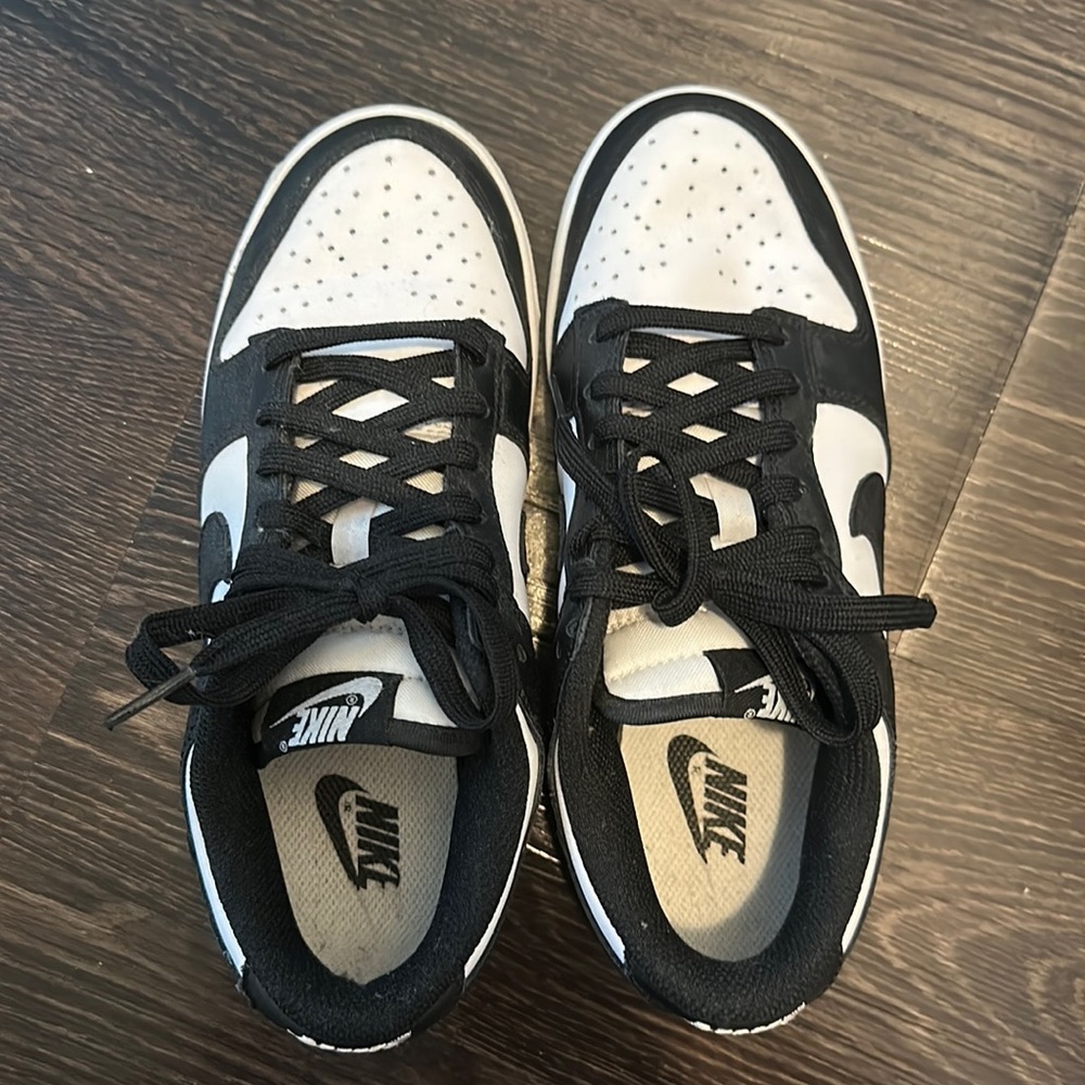 Nike womens dunks low size 6